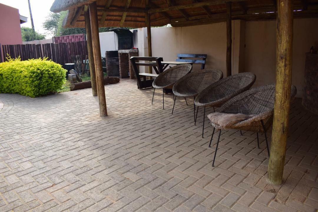 غابورون Skyhawk Guesthouse المظهر الخارجي الصورة