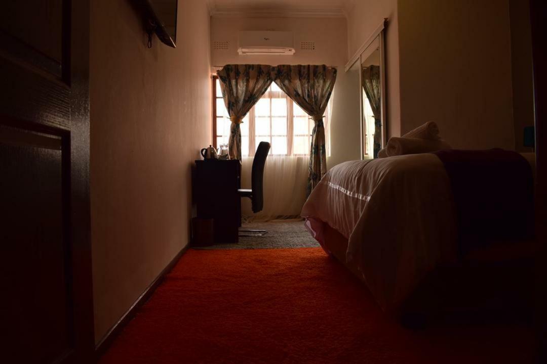 غابورون Skyhawk Guesthouse المظهر الخارجي الصورة