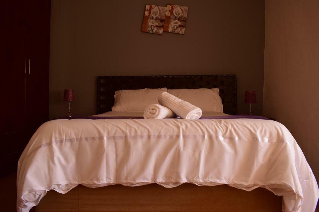 غابورون Skyhawk Guesthouse المظهر الخارجي الصورة