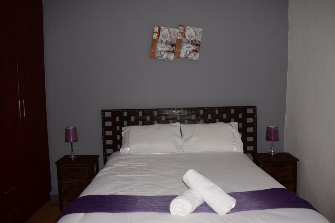 غابورون Skyhawk Guesthouse المظهر الخارجي الصورة