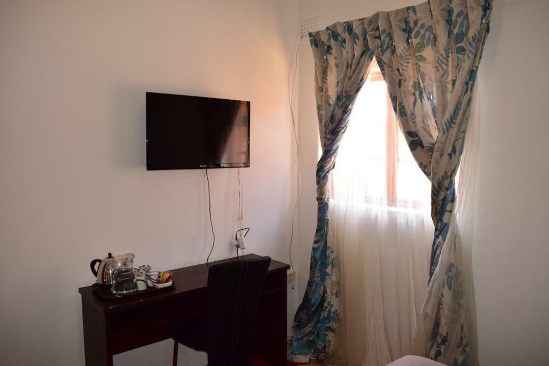غابورون Skyhawk Guesthouse المظهر الخارجي الصورة