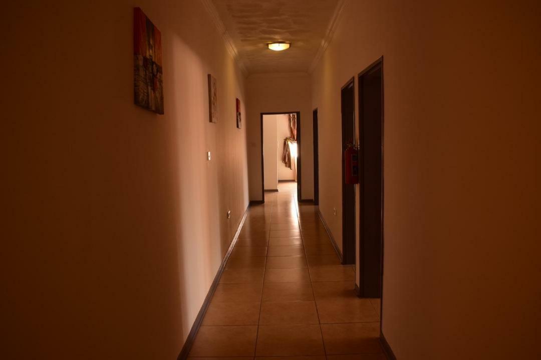 غابورون Skyhawk Guesthouse المظهر الخارجي الصورة