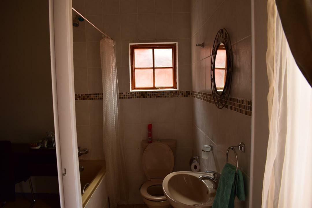 غابورون Skyhawk Guesthouse المظهر الخارجي الصورة