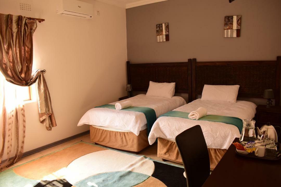 غابورون Skyhawk Guesthouse المظهر الخارجي الصورة
